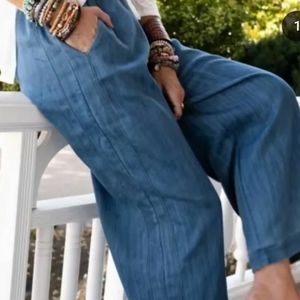 NWT Free Press wide leg crop denim pants. Size L, side zip.